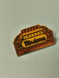 Pin's vintage Riviera 35e anniversaire gâteau émaillé collection rétro (Ref 15)