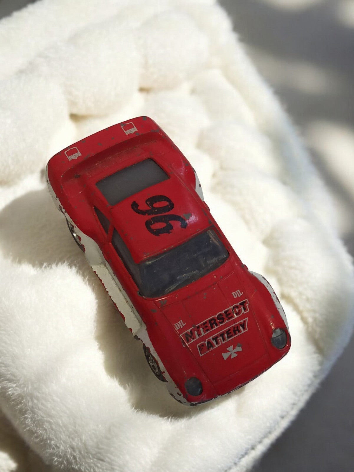 Véhicule miniature vintage rouge Intersect Battery, voiture ancienne rétro n°96