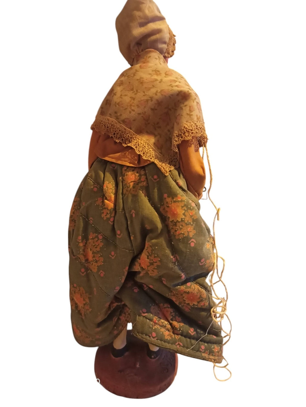 Santon femme filant Jouglas Provence argile 25cm costume tissu