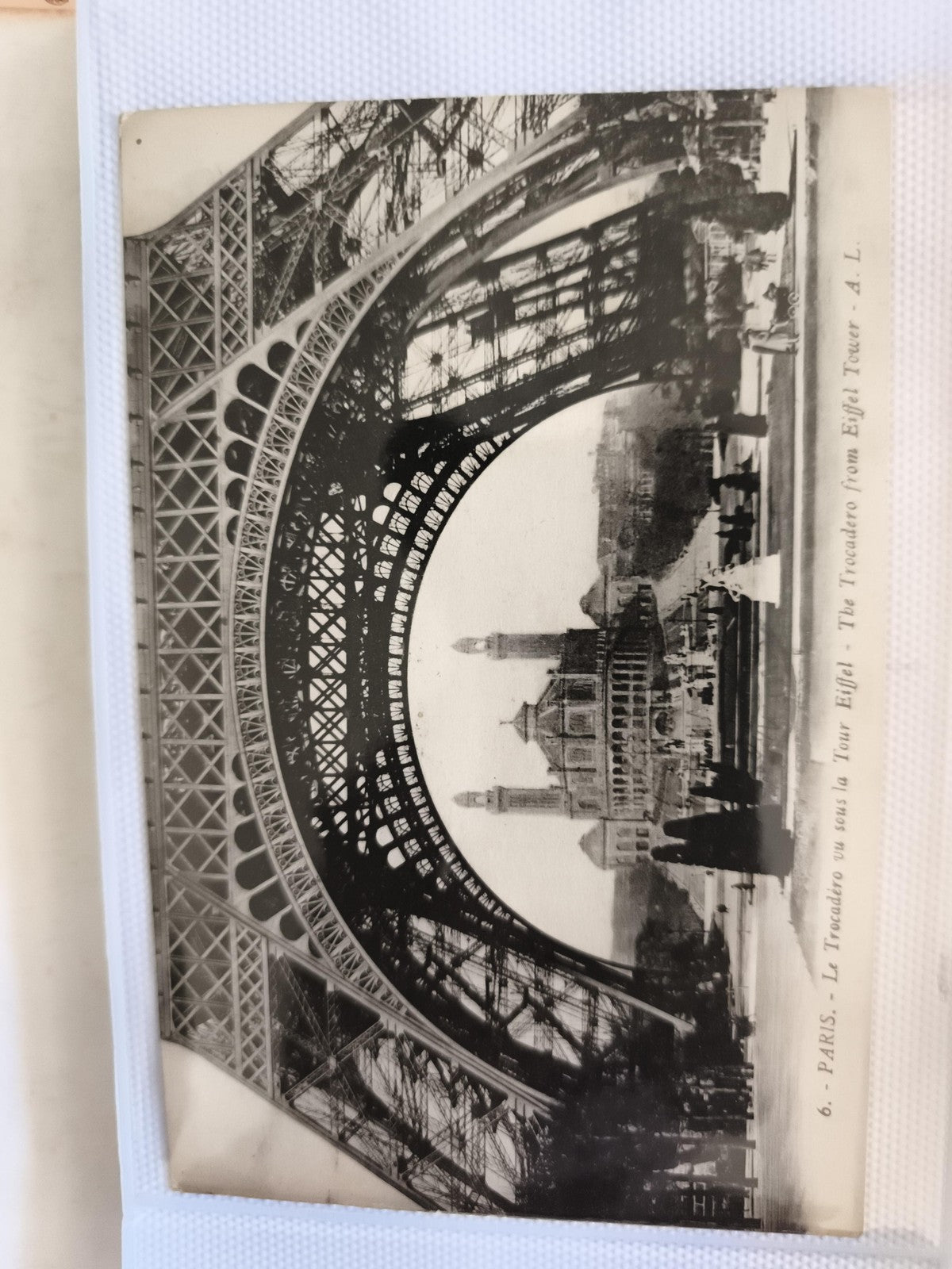 Carte postale CPA Paris Le Trocadéro sous Tour Eiffel photo noir et blanc