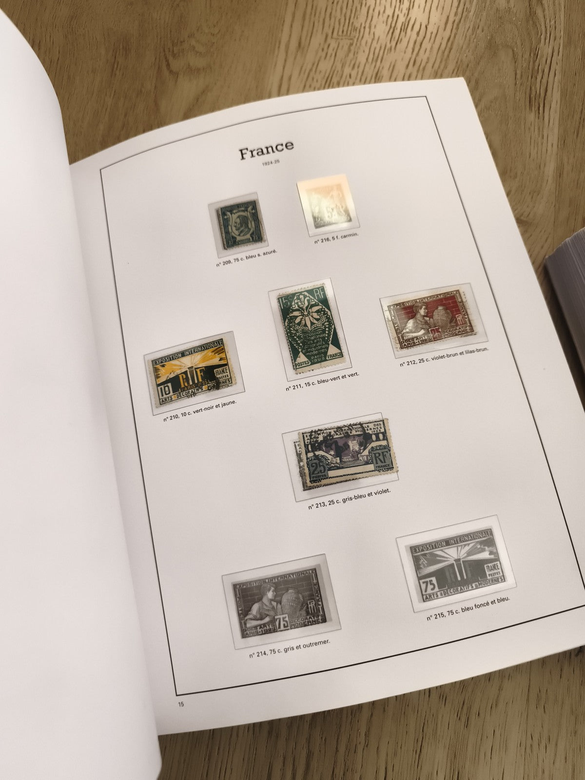 Lot de gros classeurs timbres France albums partiellement remplis philatélie
