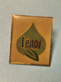 Pin's vintage Lenor carré logo feuille vert doré ancien collection (Ref 7)
