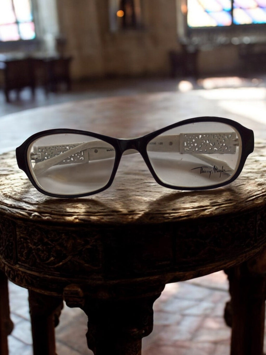 Monture lunettes vintage Thierry Mugler noire, branches ajourées, rare