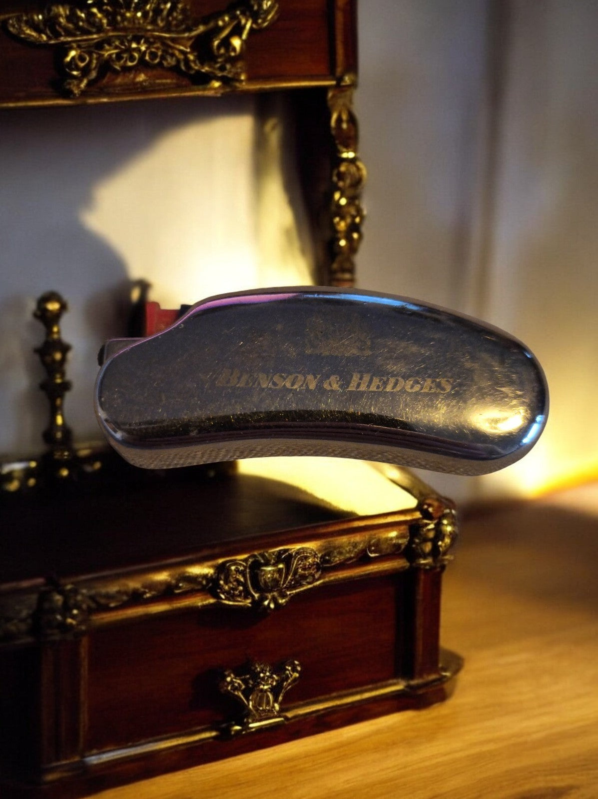 Briquet vintage Benson & Hedges, finition métallique, style rétro années 70