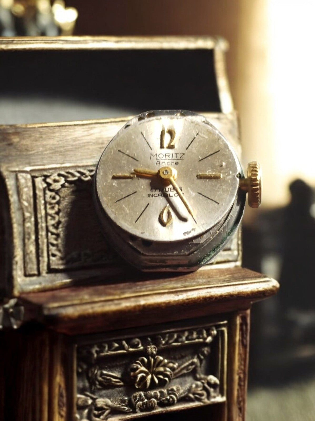 Mouvement montre mécanique Moritz vintage cadran argenté, pièces horlogerie