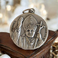 Médaille pendentif vintage Jean Paul II Vatican relief rond religieux