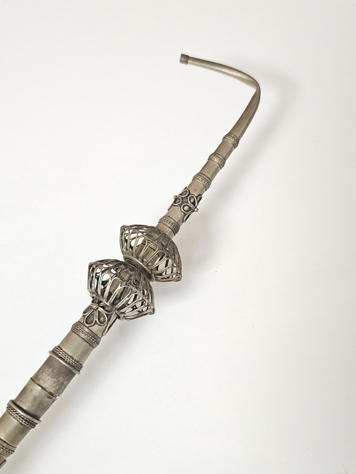 Pipe ancienne vintage en métal sculpté, marque Ancienne, collection fumeur rétro