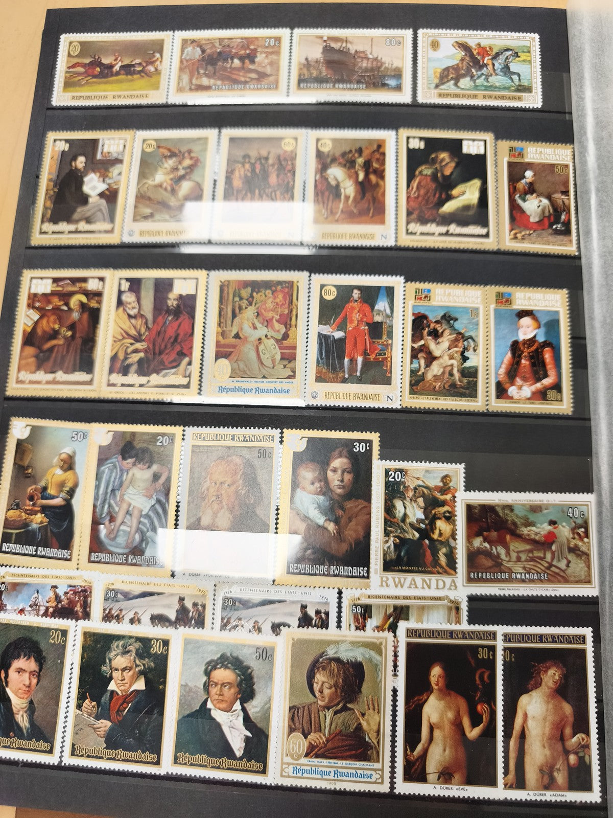 Lot timbres Rwanda ?uvres d?art peintures personnages historiques philatélie