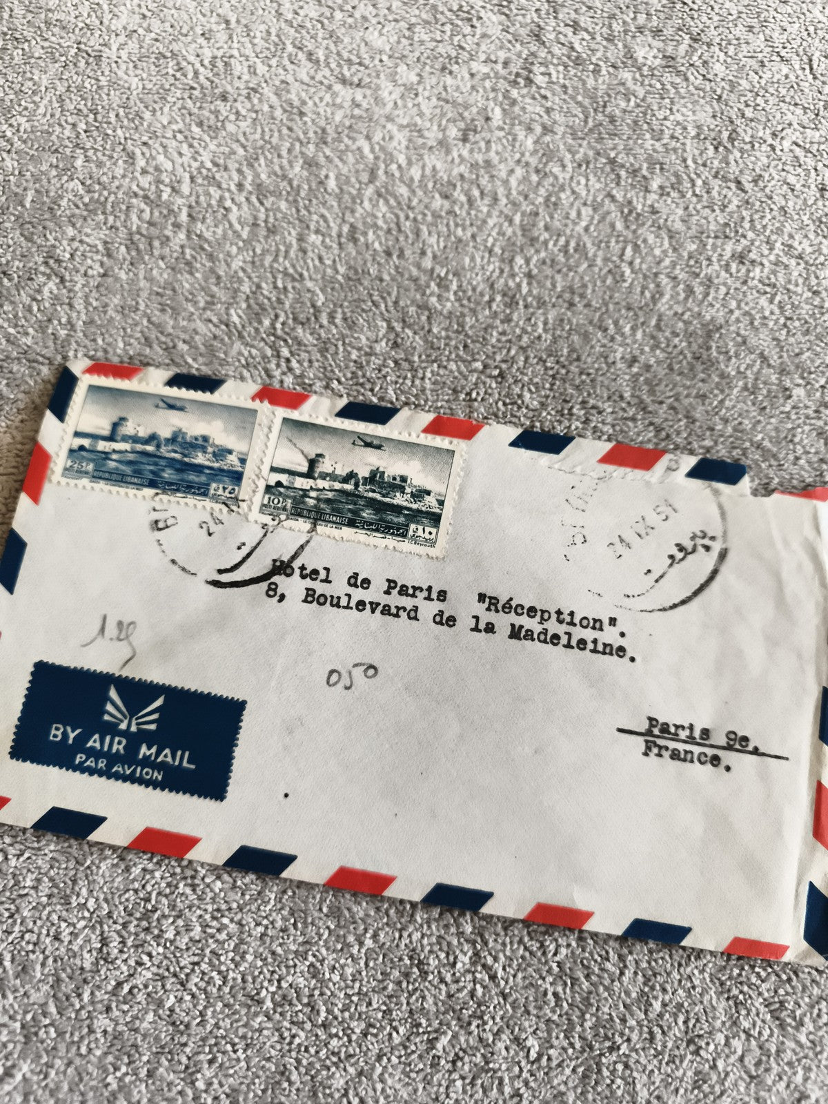 Lettre avion affranchie timbres Liban Hôtel de Paris cachet philatélie Paris