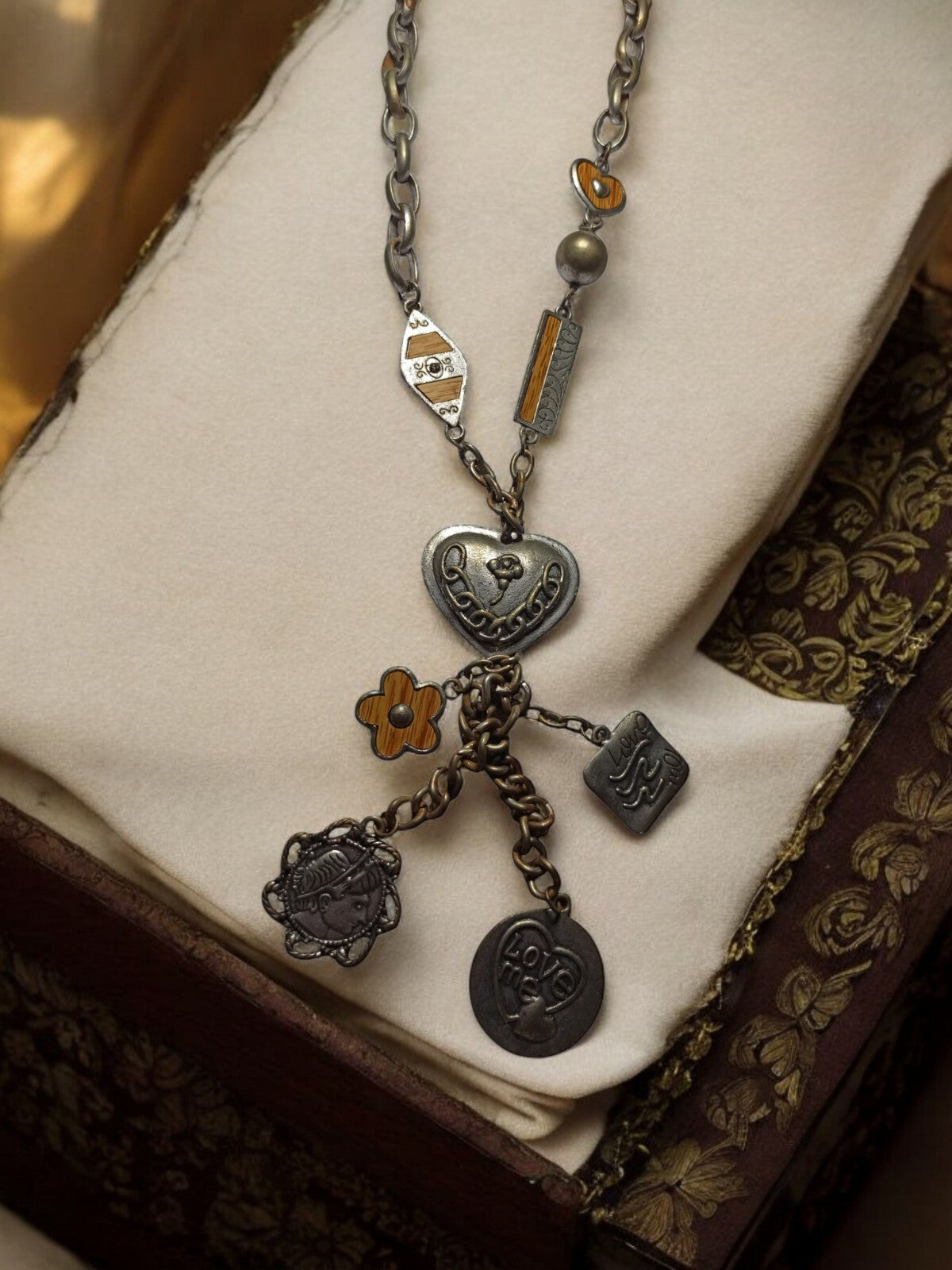 Collier fantaisie breloques Love Me cœur médaillon chaîne aspect vieilli