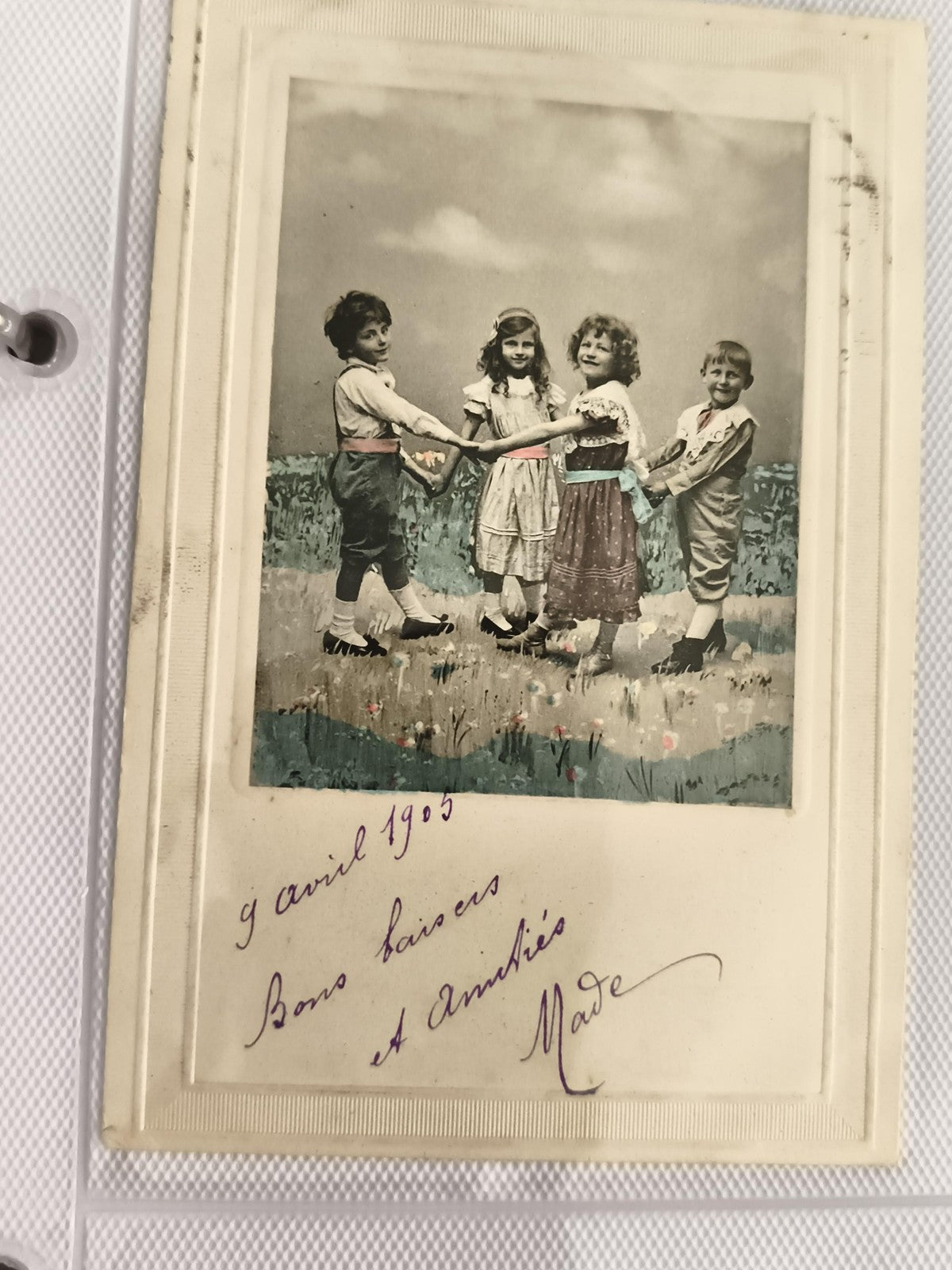 Carte postale ancienne 1905 enfants main dans la main photo colorisée CPA rétro