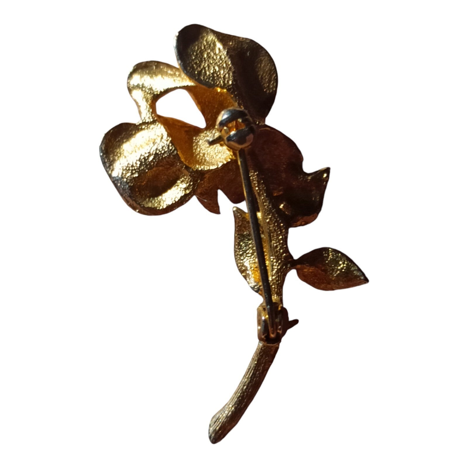Broche fleur vintage dorée, strass, finition émaillée, bijou ancien élégant