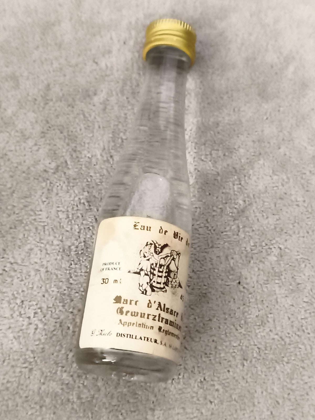 Mini bouteille eau de vie Marc d’Alsace Gewurztraminer 30 ml capsule dorée