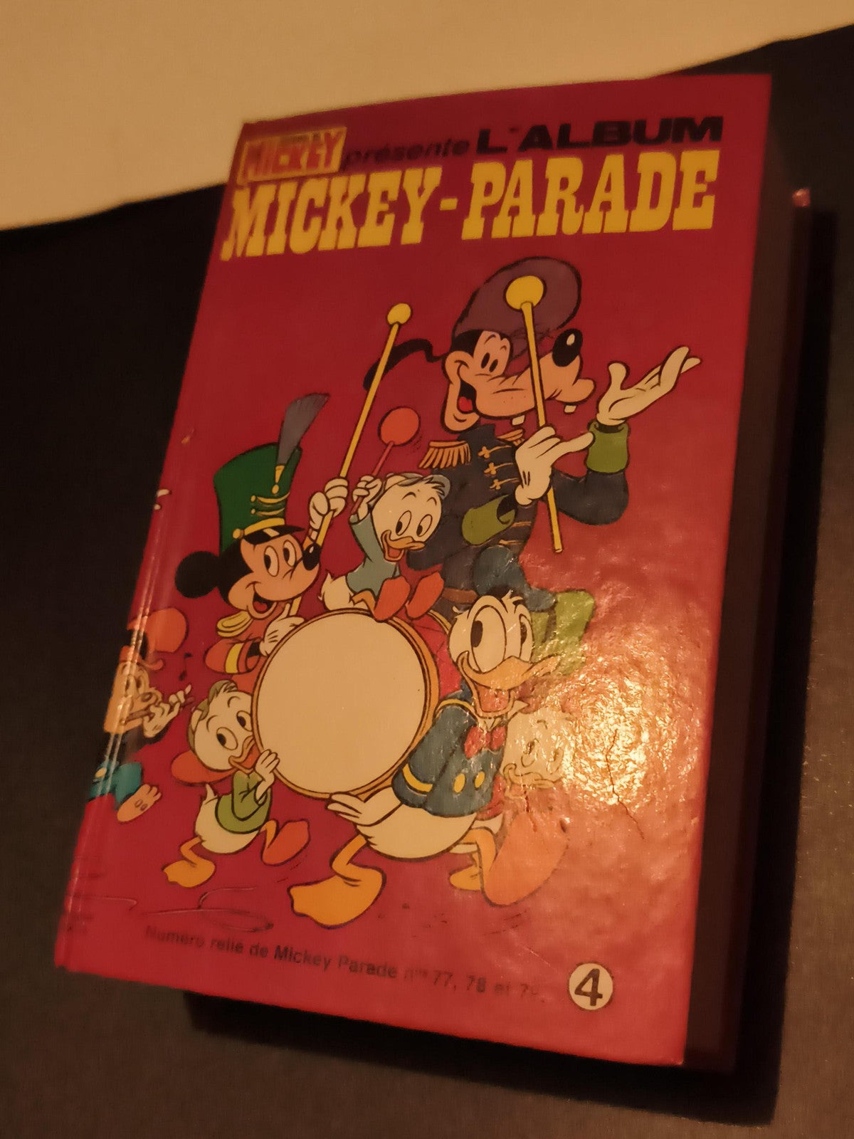 Livre BD Mickey Parade Album n°4 Disney couverture rouge Donald Goofy