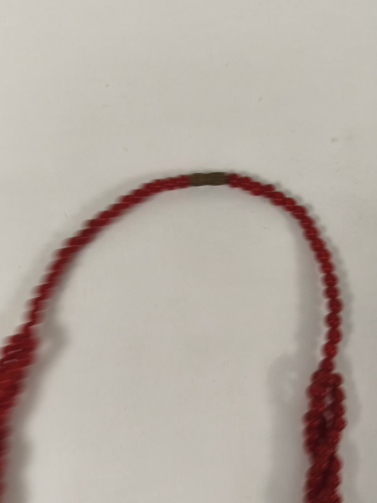 Ancien gros collier en corail rouge véritable, perles rondes, fermoir doré