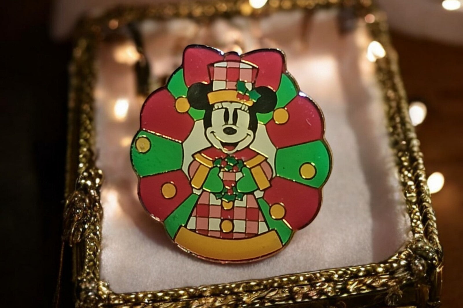 Pin's Minnie Tokyo Disneyland Noël, badge Disney rare, couleurs vives