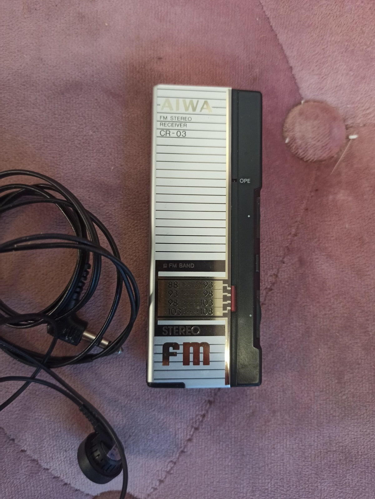 Radio FM vintage AIWA CR-03 stéréo rétro années 80 avec écouteurs