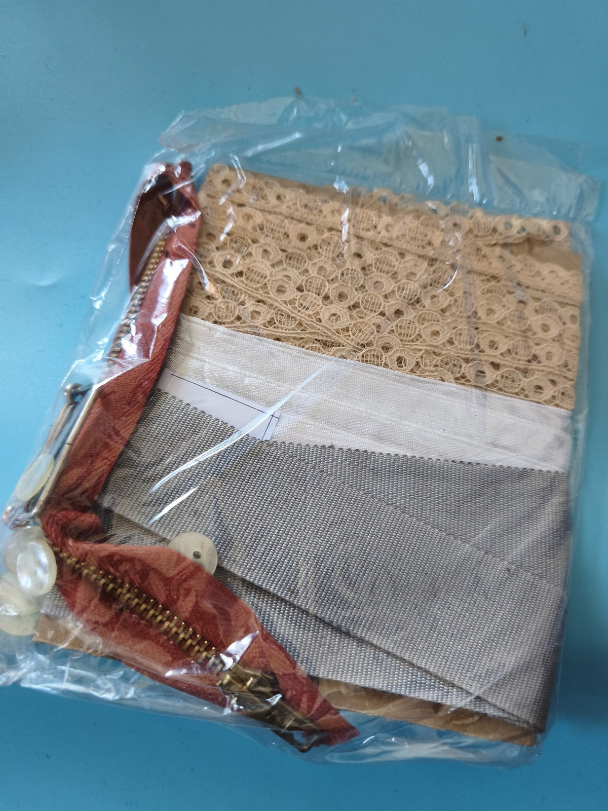 Vintage dentelles, galons et rubans anciens mercerie rétro années 1960 deadstock