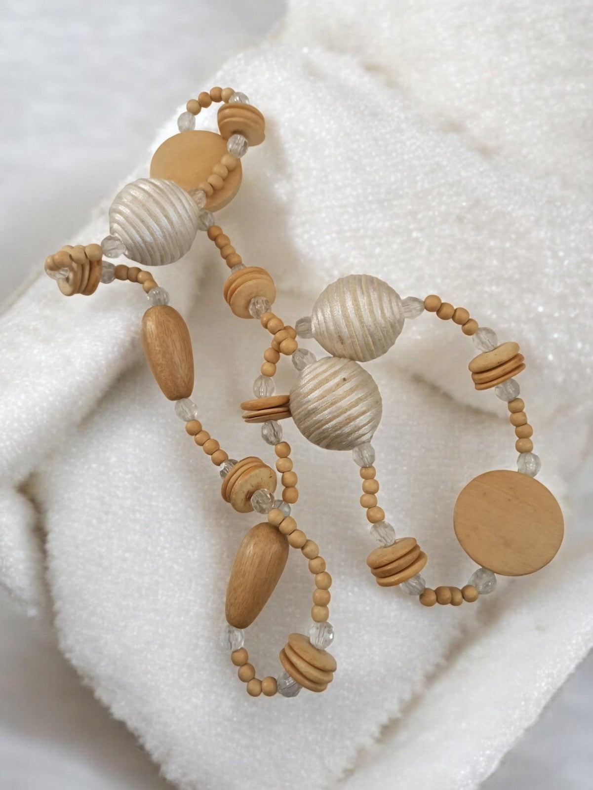 Collier ancien africain vintage perles bois et beige, bijou ethnique d?occasion