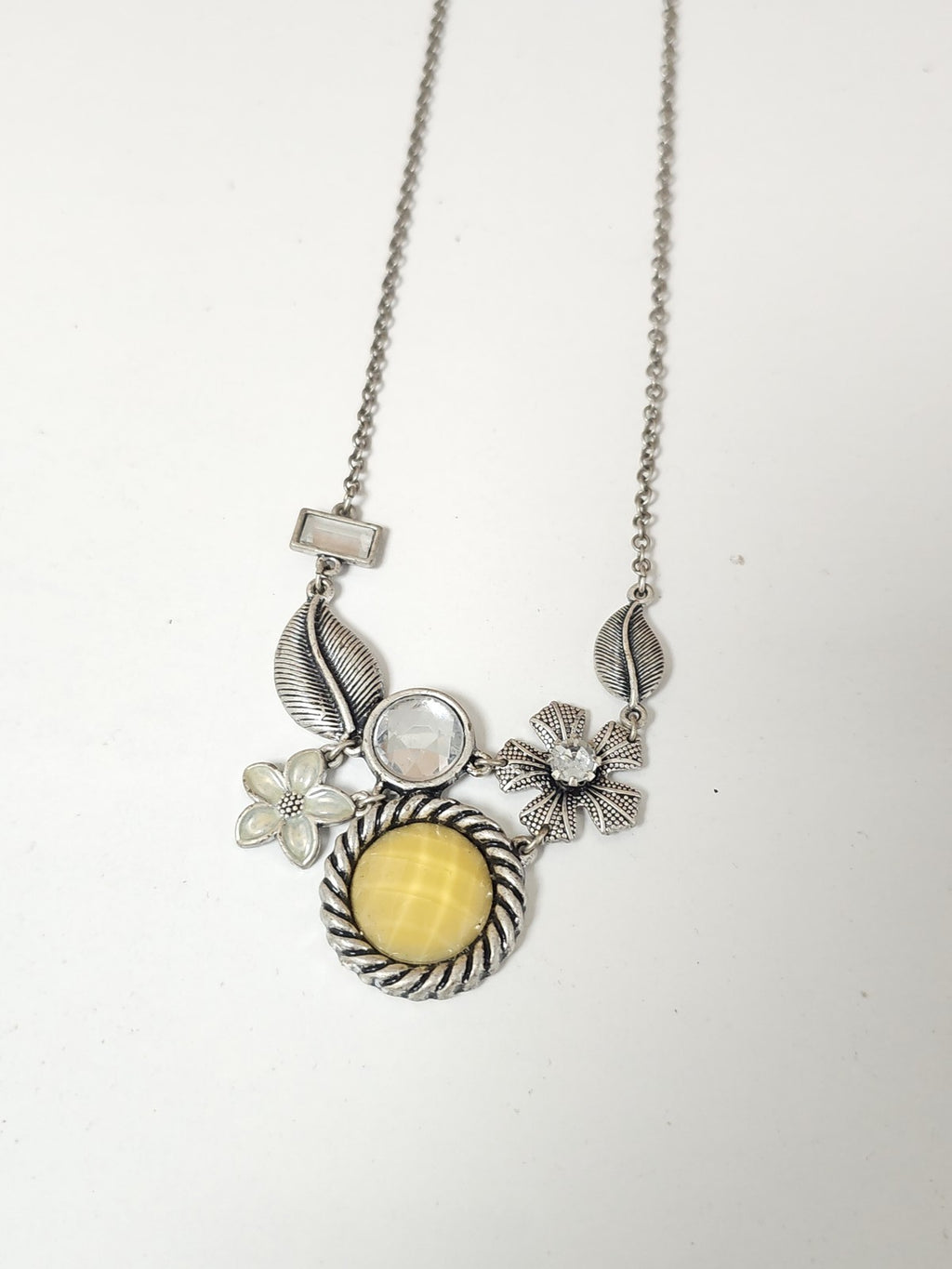 Collier fantaisie vintage ancien rétro, bijou original pour collectionneur
