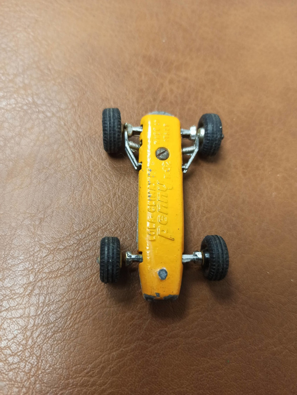 Figurine rétro Penny Polytoys voiture jaune vintage années 80 jouet ancien rare