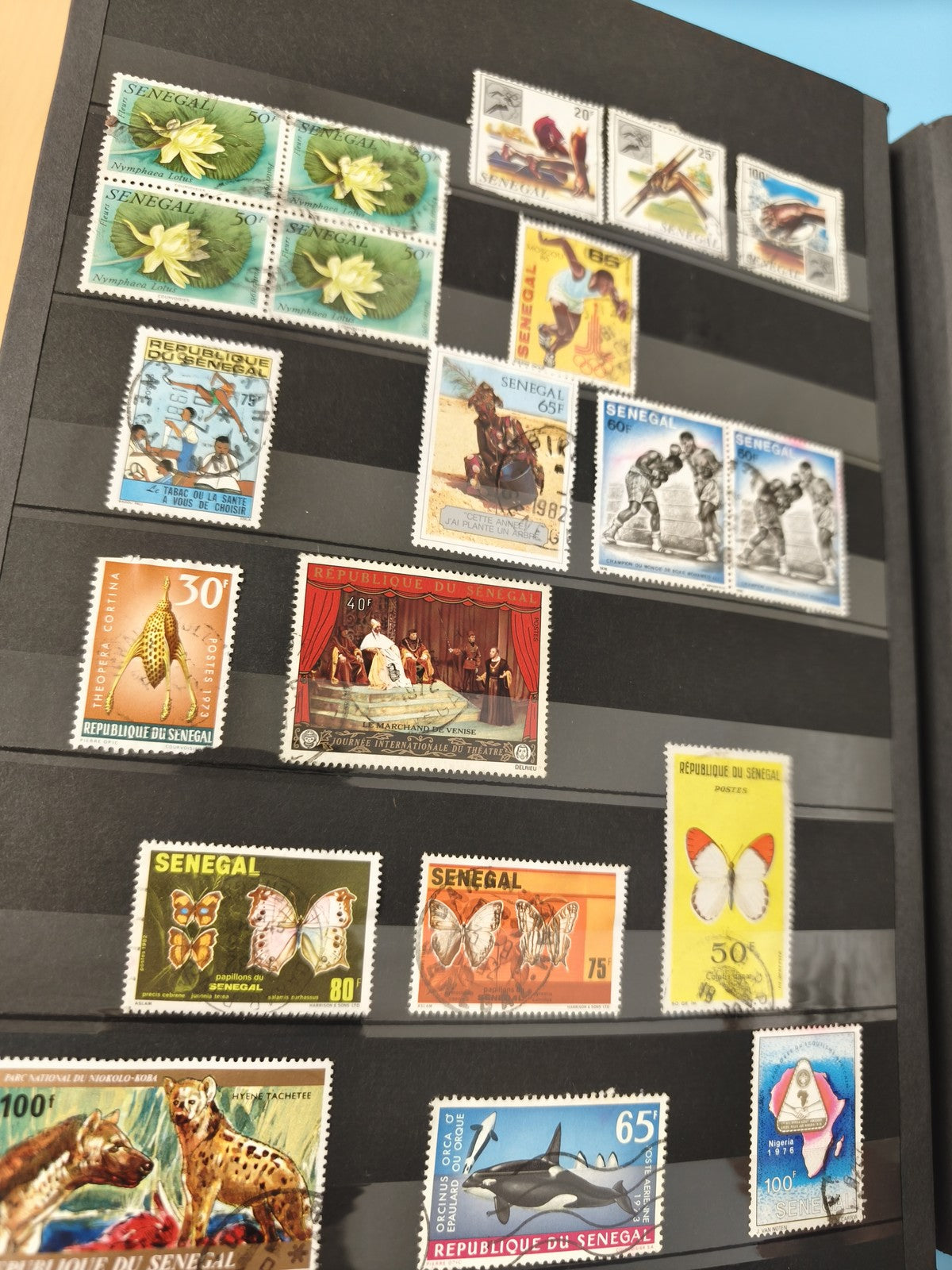 Lot anciens timbres oblitérés Sénégal animaux papillons fleurs sport vintage