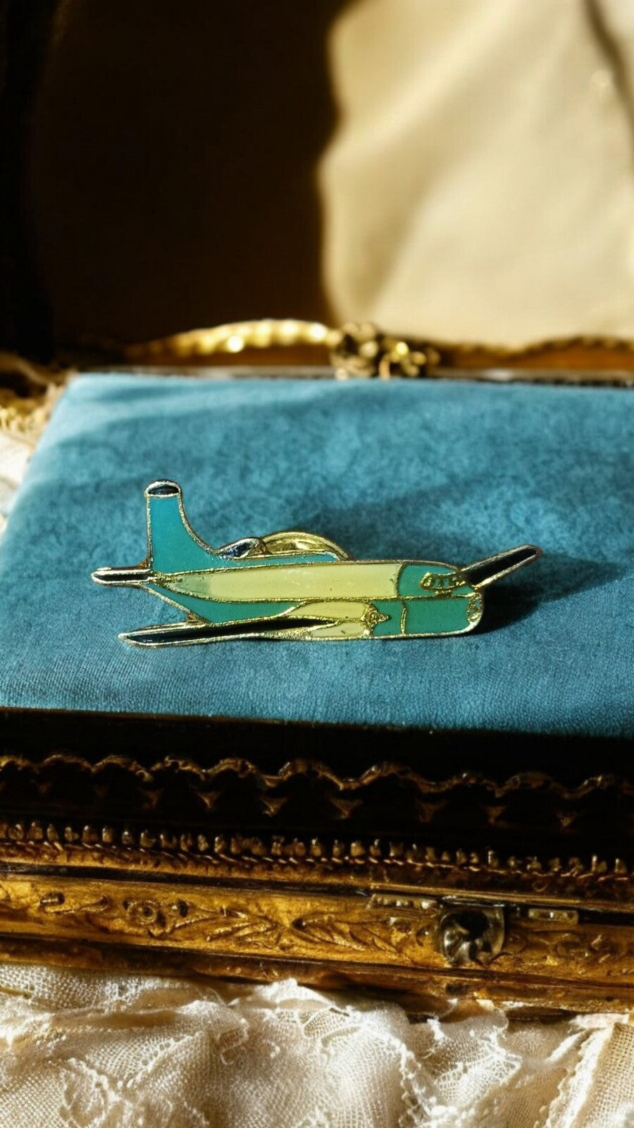 Pin's avion vintage émaillé bleu vert, badge ancien aviation rare