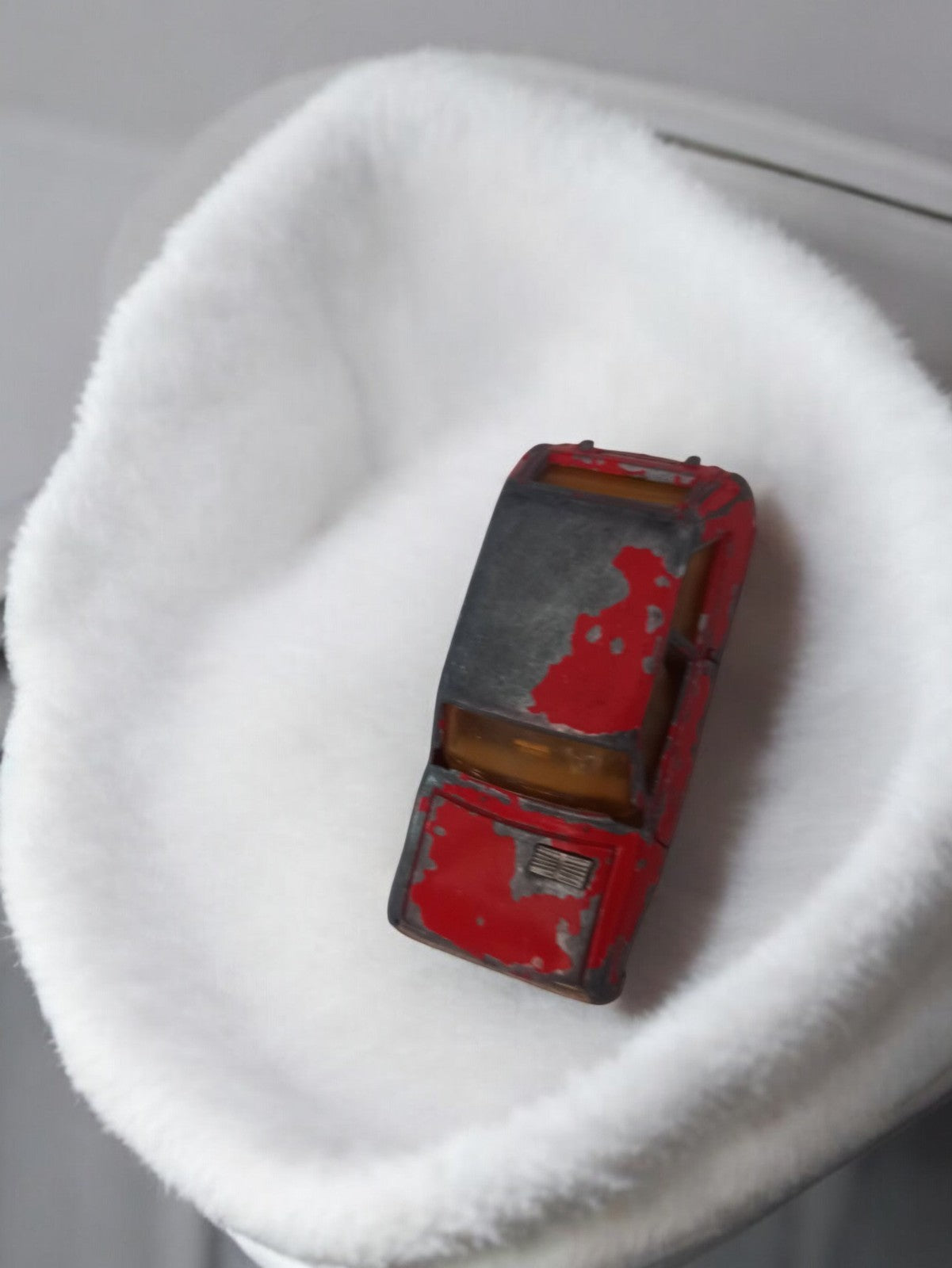 Véhicule miniature ancien rouge, voiture jouet vintage métal, rétro d?occasion