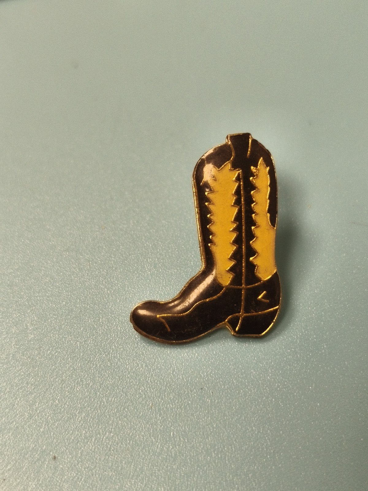 Pin's vintage USA bottes cowboy western noir jaune collection (Ref 17)