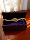 Broche vintage plaquée or forme arabesque élégante ajourée