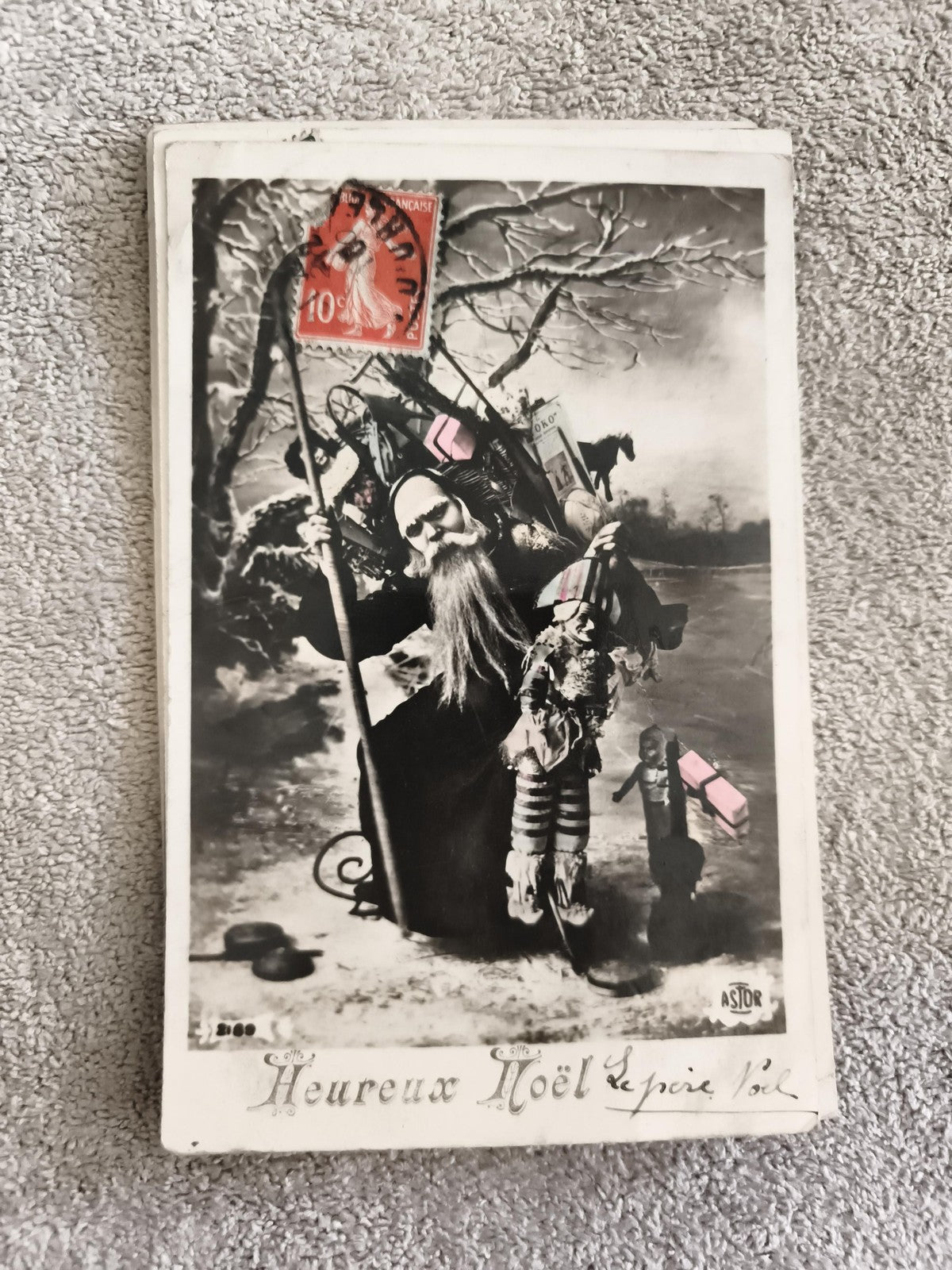 Carte postale ancienne Noël Astor Père Noël jouets timbre 10c CPA noir et blanc