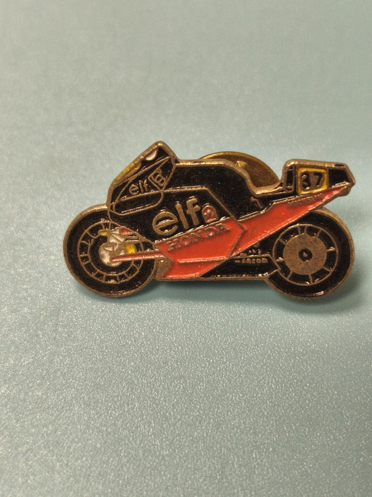 Vintage pin's moto Elf Honda, ancien badge collection racing (Ref 4)