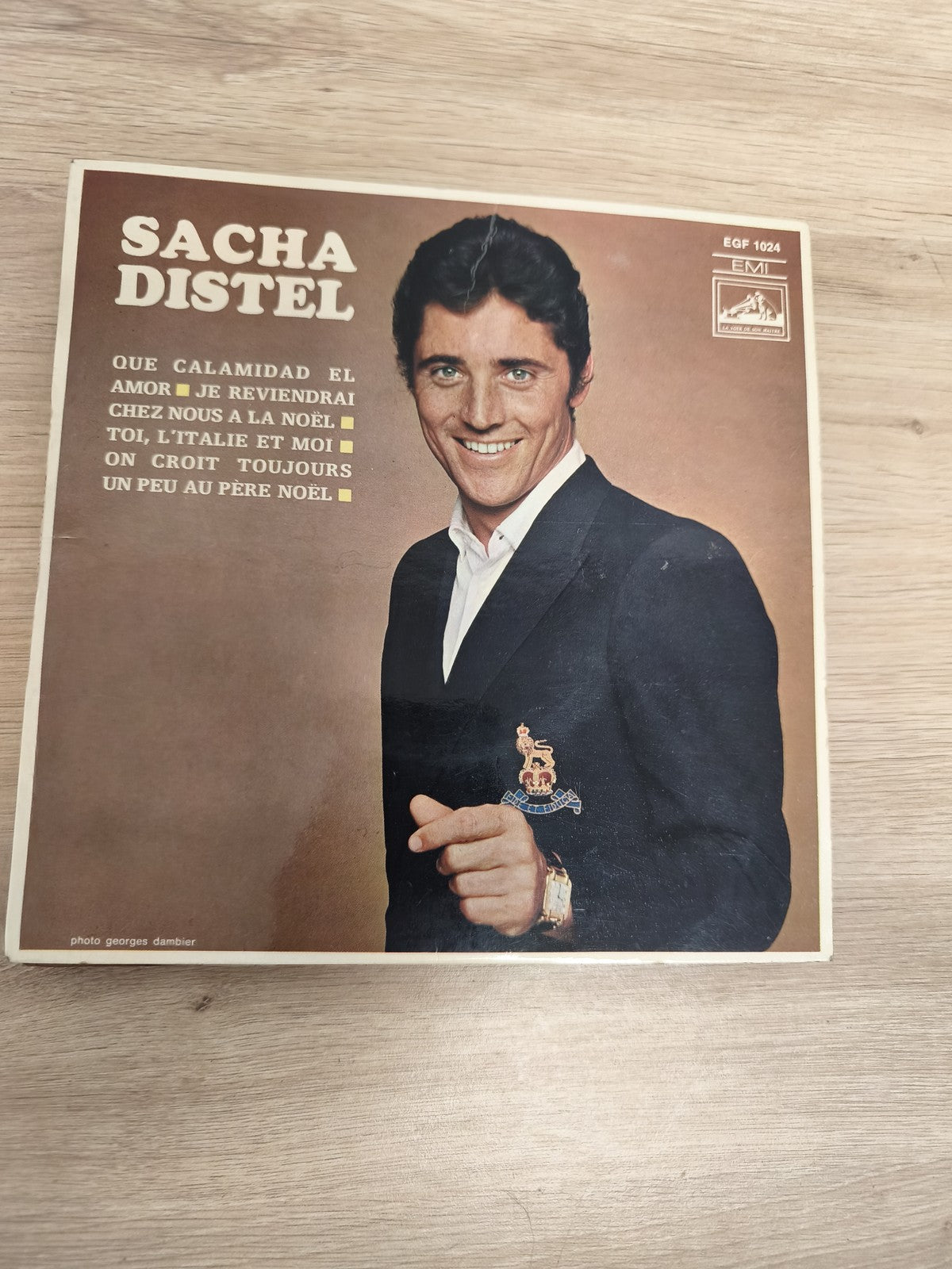 Vinyle 45T Sacha Distel EMI EGF 1024 pochette photo, titres Noël et variété (Ref