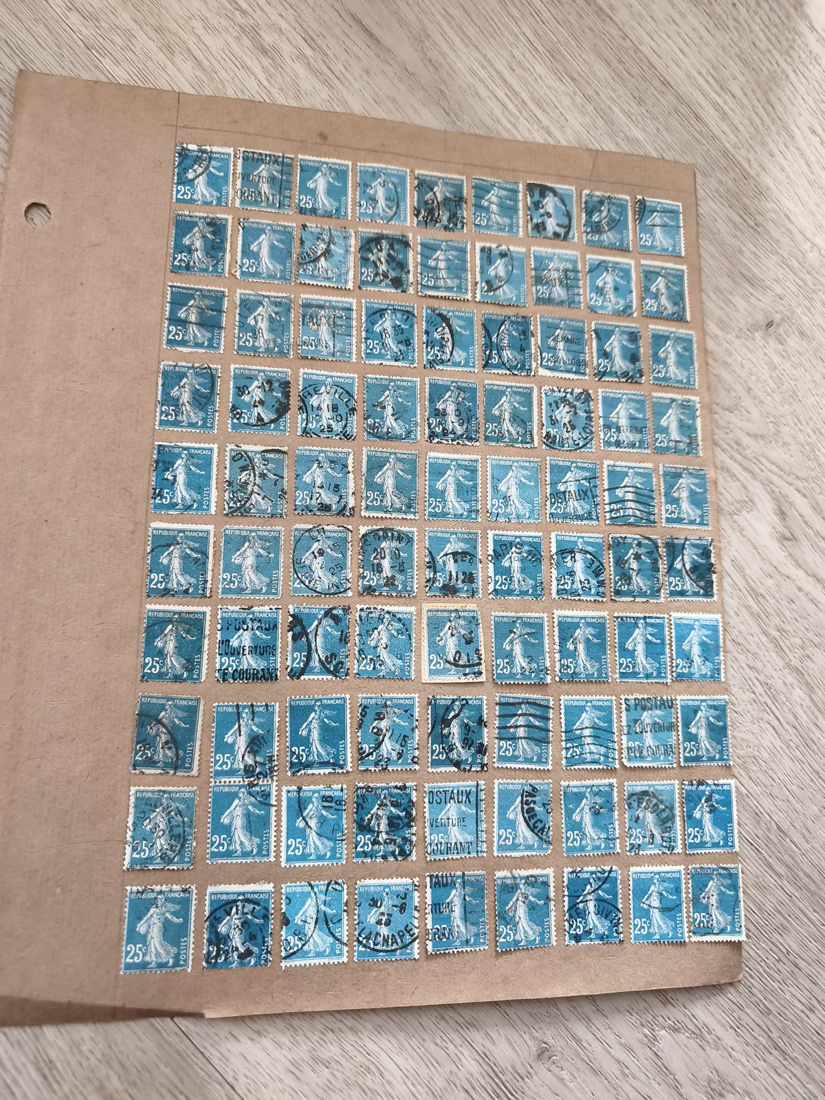 Gros lot ancien timbres Marianne 25c bleu oblitérés sur planche philatélie étude