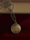Collier pendentif Disney vintage métal, motif Atlantis rétro, occasion rare