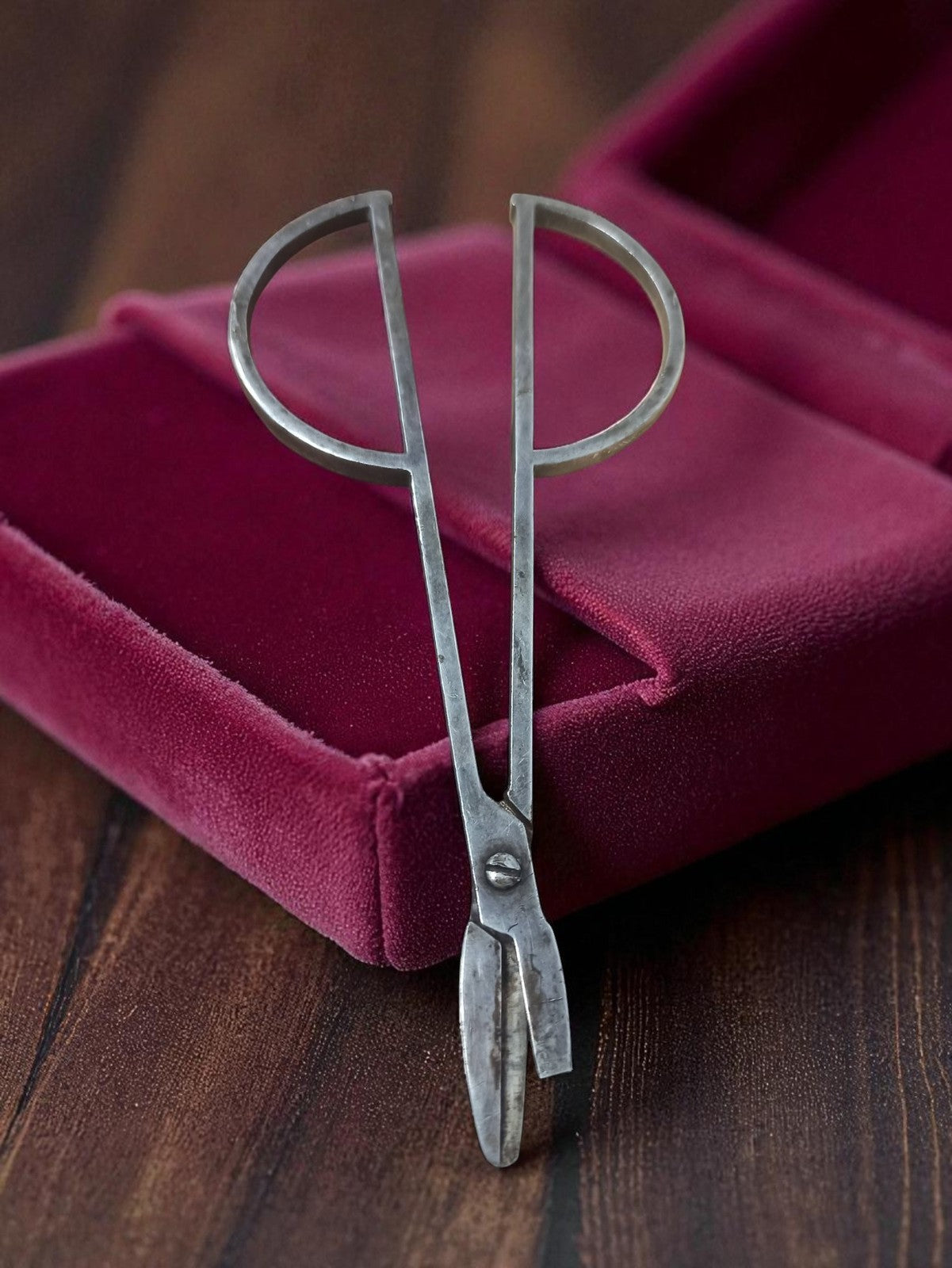 Ciseaux anciens vintage à anneaux larges – outil couture ou collection rétro