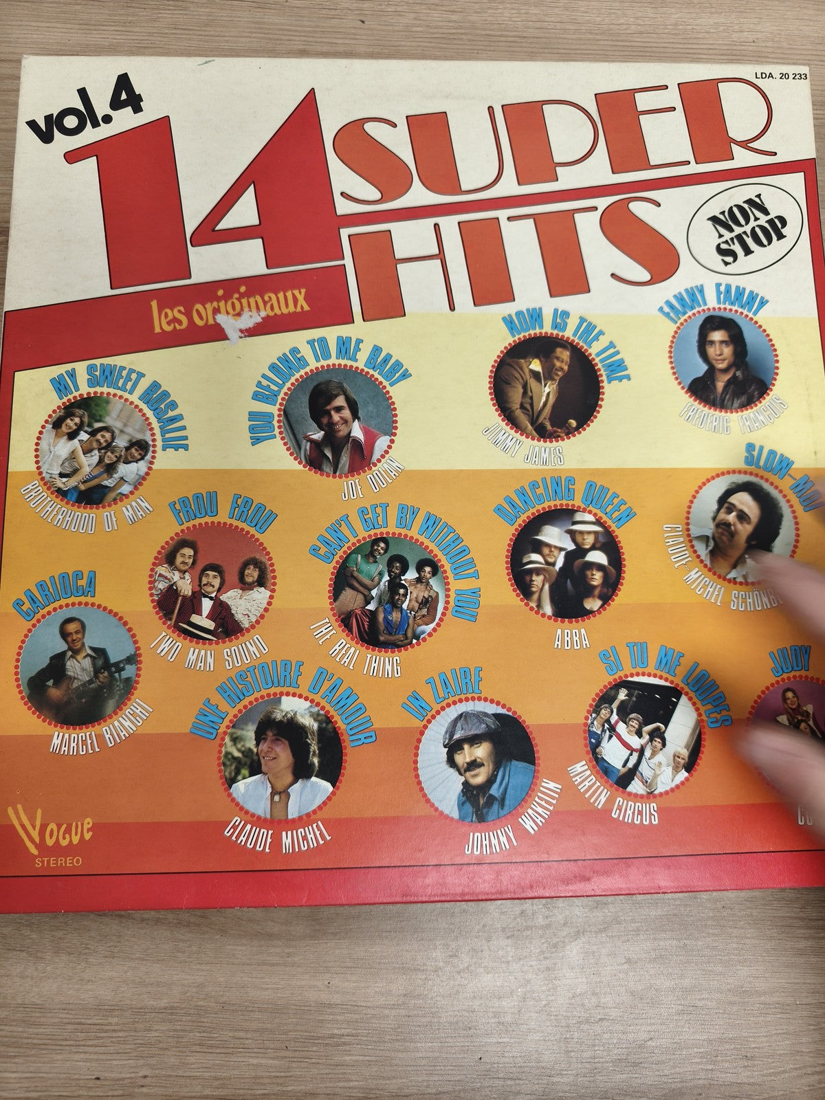 Vinyle 33T 14 Super Hits Vol.4 Non Stop les originaux, pochette couleurs, Vogue