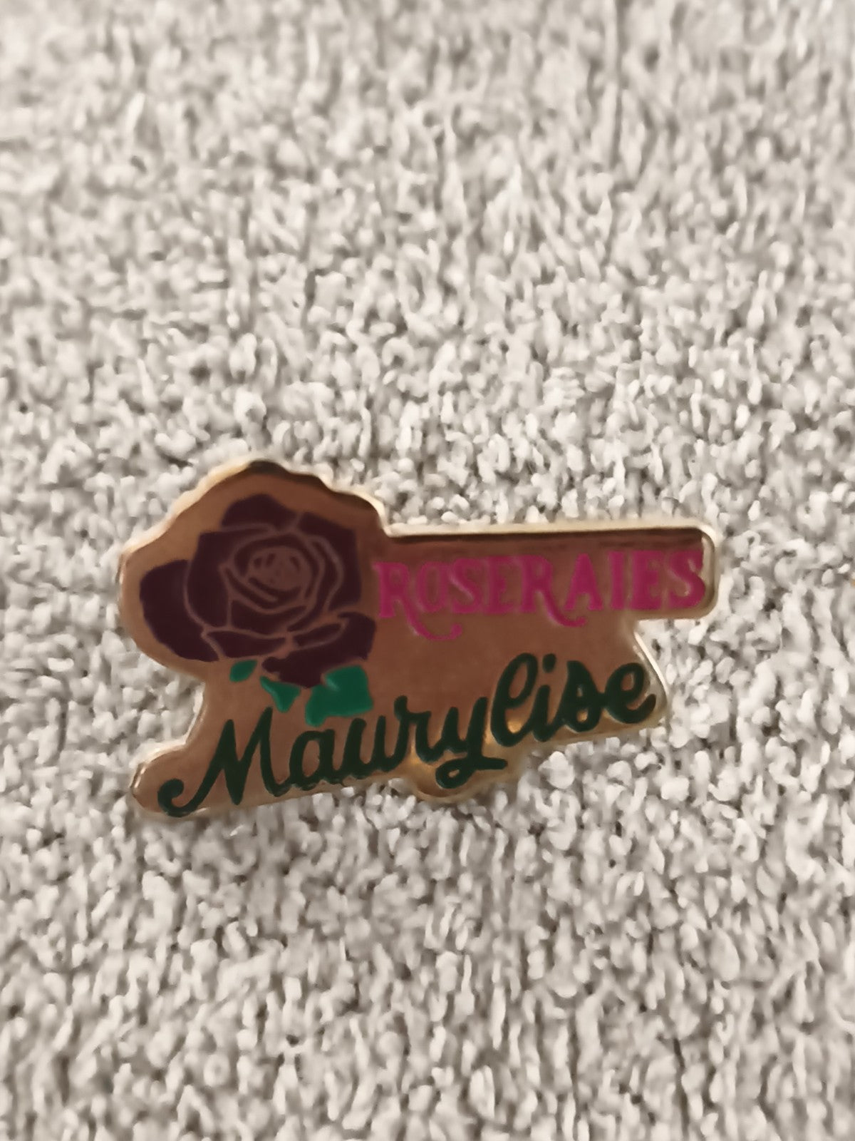 Pin's publicitaire vintage Roseraies Maurylise émaillé, badge ancien fleur (Ref