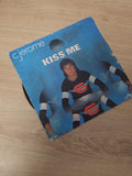 Vinyle 45 tours rétro Kiss Me disque ancien collection musique vintage occasion