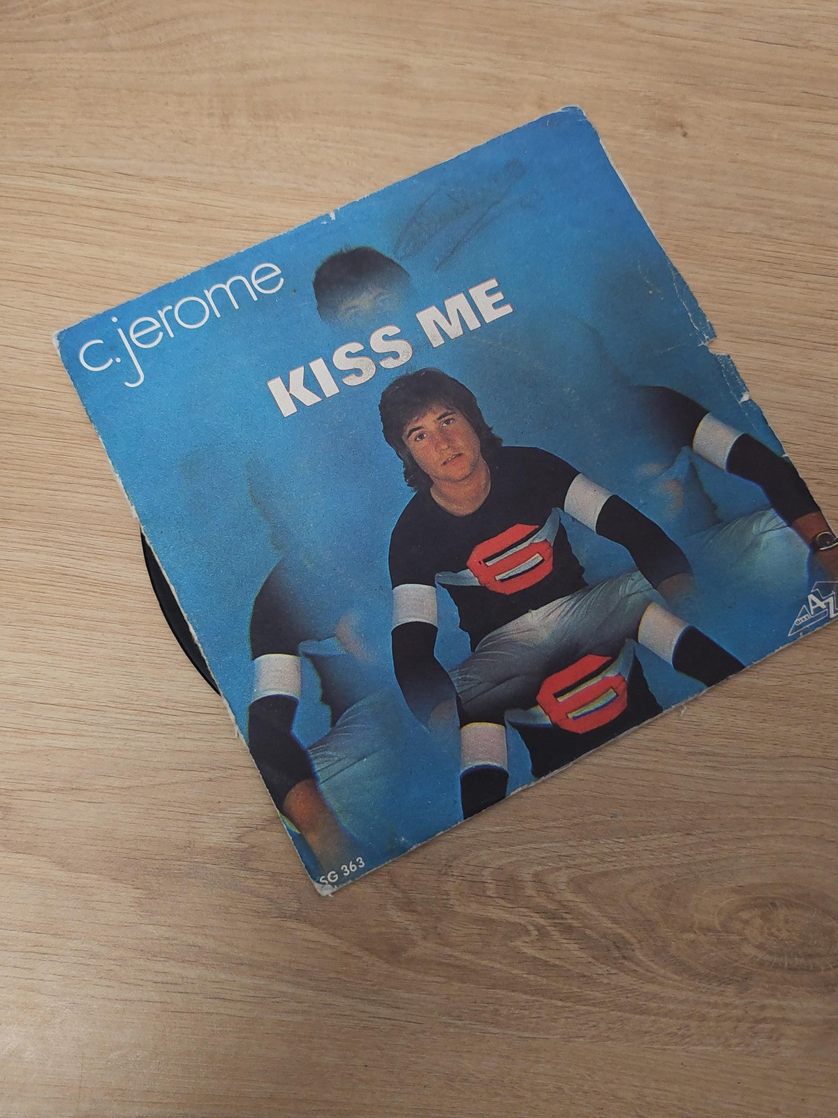 Vinyle 45 tours rétro Kiss Me disque ancien collection musique vintage occasion