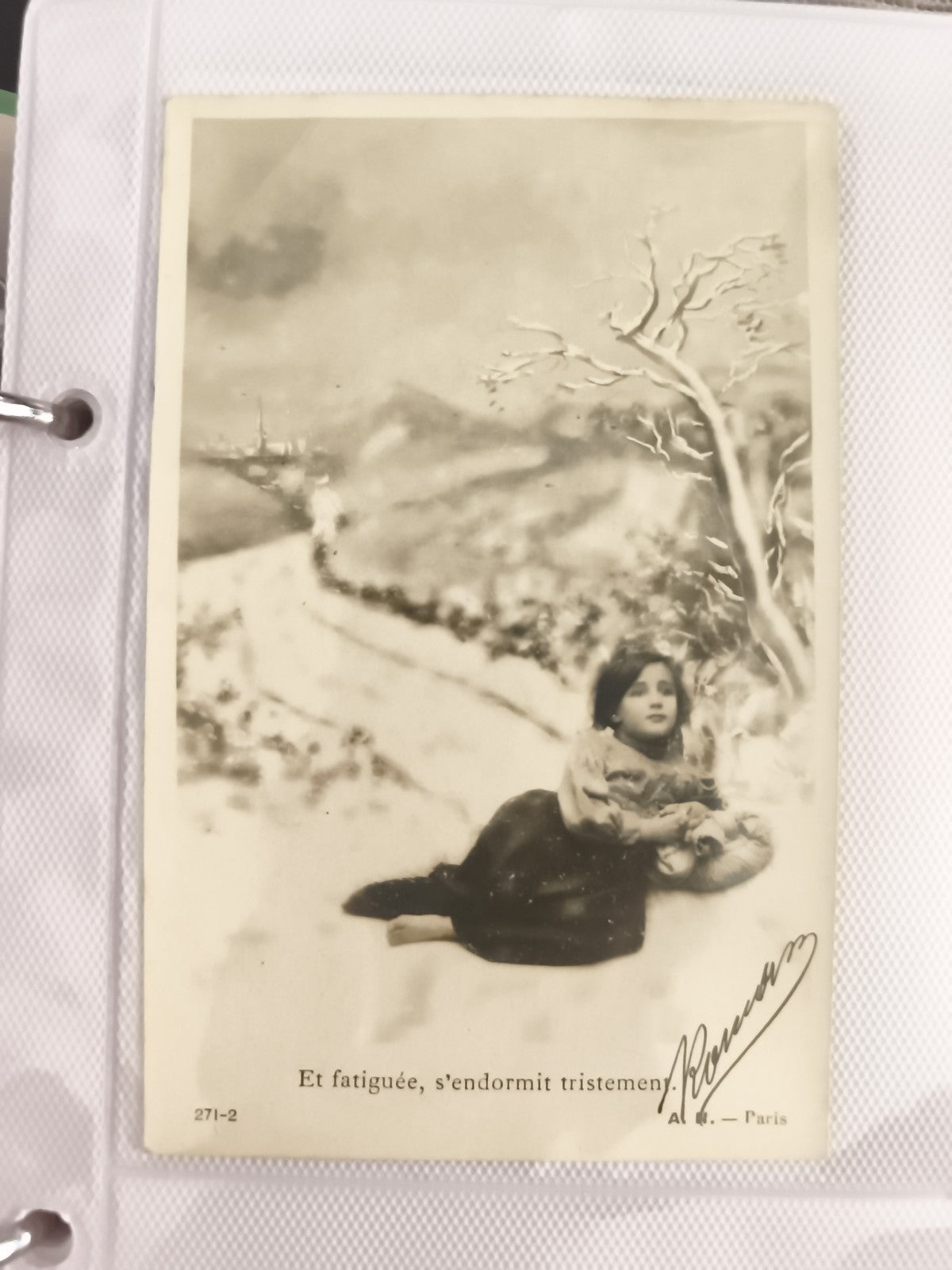 Carte postale ancienne CPA, enfant endormie, hiver, A. Rouanet Paris