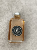 Miniature alcool bouteille Securite Sociale France partiellement remplie