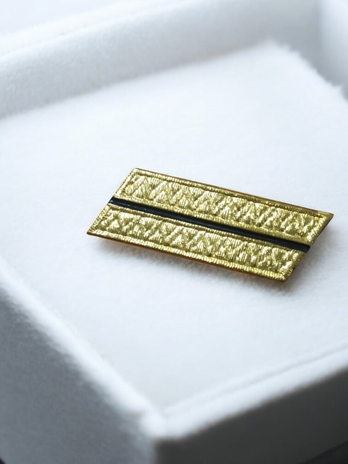 Insigne militaire ancien Armée de l’air France vintage doré aviateur rétro