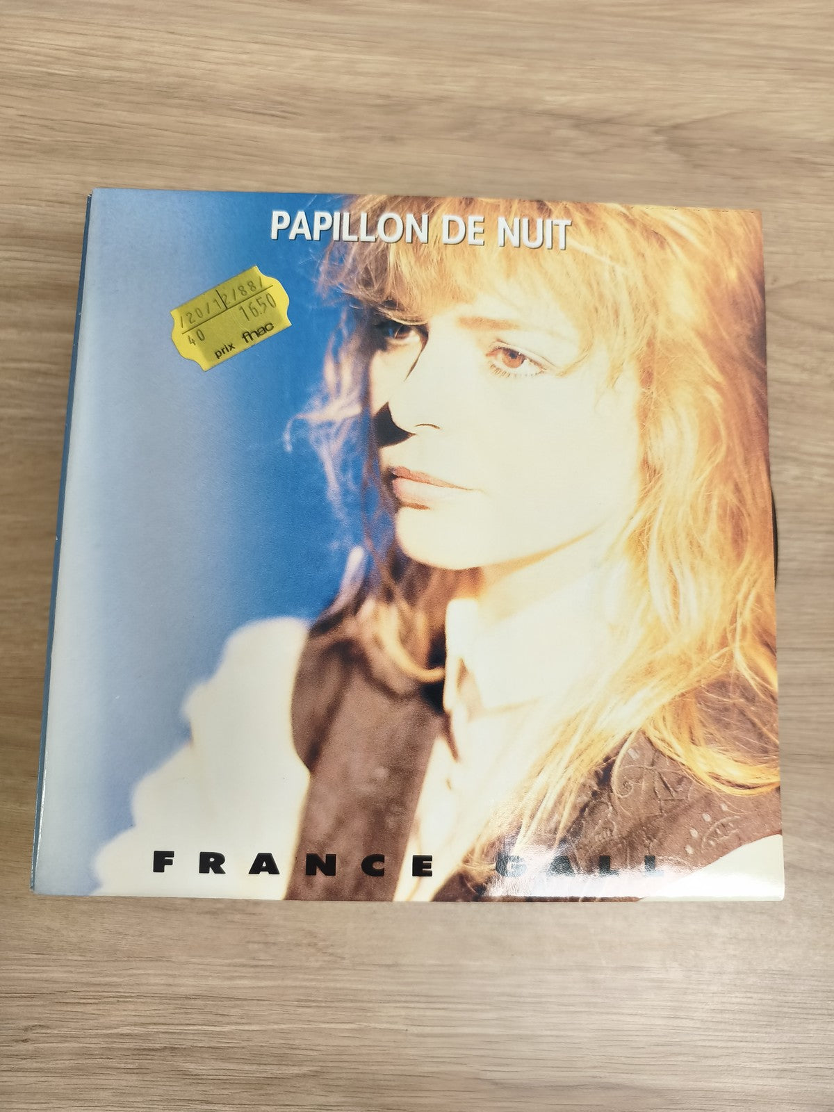 Vinyle 45 tours France Gall Papillon de Nuit pochette couleur d?occasion (Ref 2)
