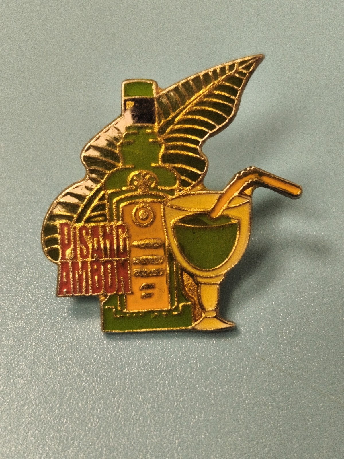 Vintage pin's Pisang Ambon cocktail vert jaune collection bar ancien