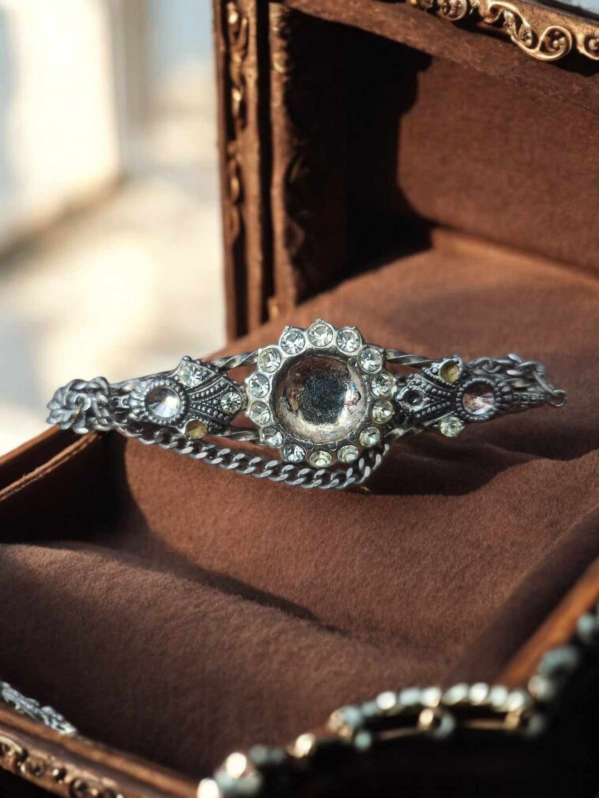 Broche ancienne style baroque strass brillants vintage bijou fantaisie