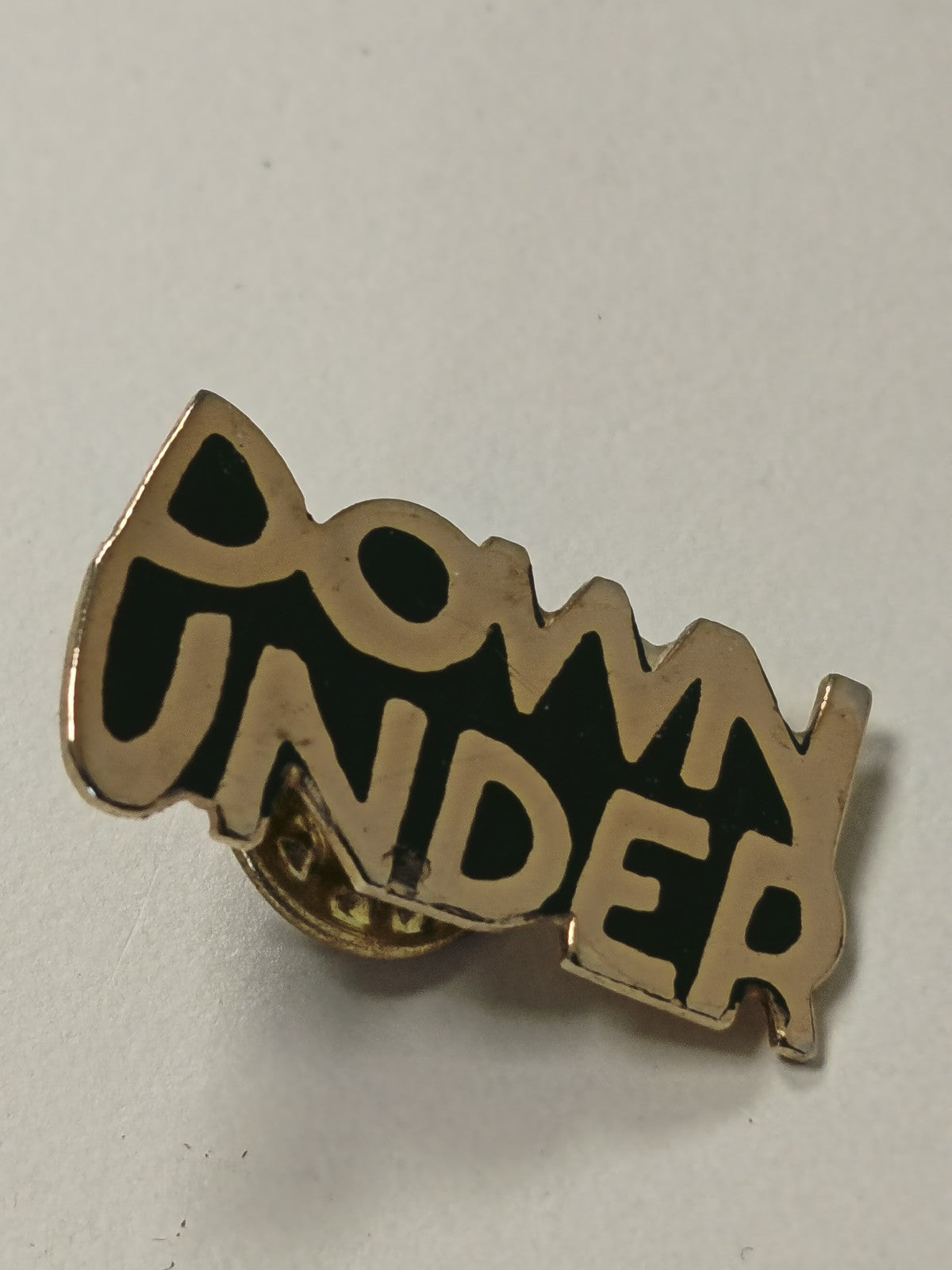 Pin's rétro ancien Down Under Australie collection vintage badge broche rare