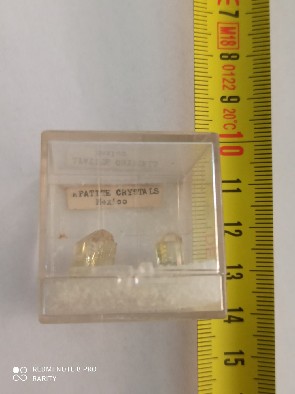 Apatite cristaux Mexique en boîte vitrine minéraux pierre naturelle
