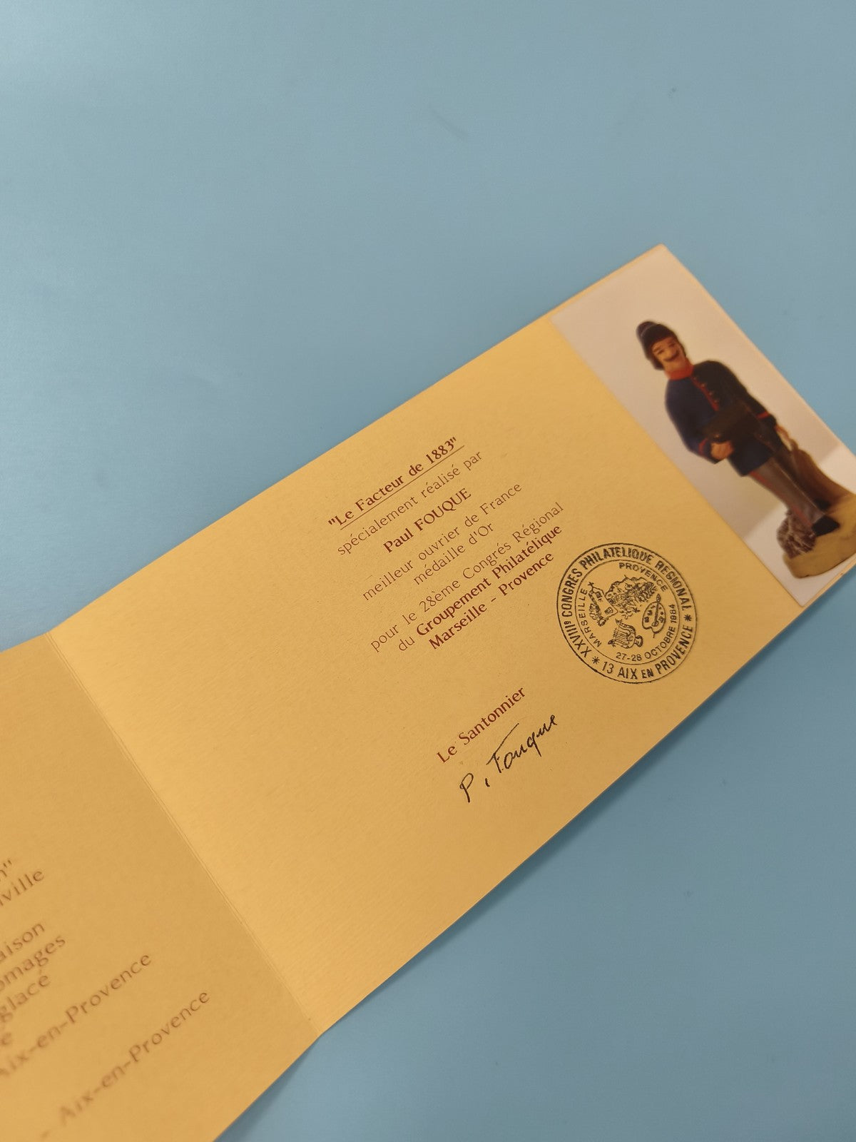 Carte philatélie pliable jaune avec illustration et texte Paul Fouque