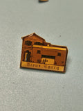 Pin's vintage Vieux Bourg hôtel restaurant, émaillé, collection France ancien